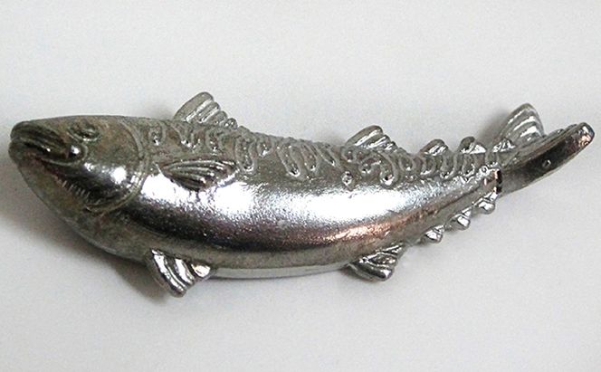 若狭の鯖の箸置きと鯖缶セット（錫製の箸置き1つ、しょうゆ仕立て3缶、しょうゆ仕立て唐辛子入り2缶） 加工食品 魚貝類 