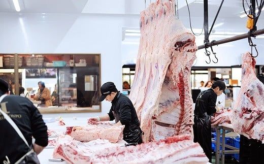 定期便 松阪牛入り合挽ミンチ 1.6kg × 6か月 ( ～12月末受付／翌年3月から毎月発送 ) ( 牛肉 ブランド牛 高級 和牛 国産牛 松阪牛 松坂牛 ミンチ 合挽ミンチ 牛肉ミンチ 松阪牛ミンチ 定期便 ミンチ定期便 ハンバーグ 小分け 牛肉 冷凍 人気 おすすめ 三重県 松阪市 ) 【001555】