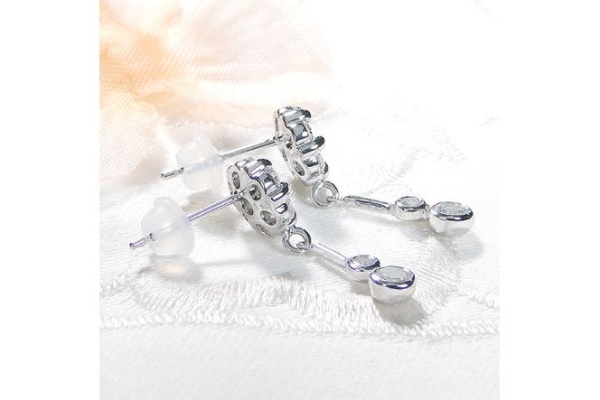 ピアス K18WG ホワイトゴールド ダイヤモンド 【0.9ct】フラワー ピアス K18WG ホワイトゴールド ダイヤモンド 【0.9ct】フラワー