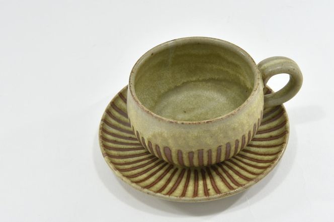 京焼「新羅釉木賊紋コーヒー碗・皿」(ピスタチオグリーン)1セット〈コーヒーカップ ティーカップ 京焼 手作り カップ お皿 セット 食器 陶器 工芸品 新羅釉 木賊紋〉 茶碗 