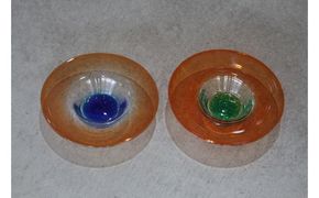 【RYUKYU GLASS WORKS 海風】残波の夕日ディーププレート青・緑（２枚セット） ☆ 読谷村 琉球ガラス 食器 セット商品 色違い有 ガラス工房 GALA青い海 沖縄 伝統工芸品 アップグレード プレゼントに 手作り 人気商品 キレイ 夕焼け ギフトに 2枚組 オススメ 涼し気
