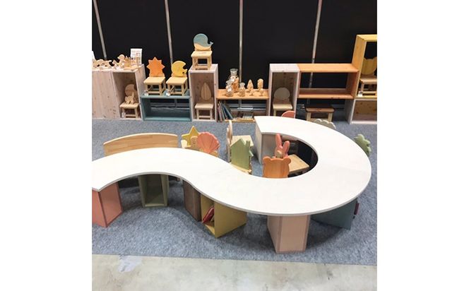 木製キッズチェア 『こども椅子』（くじら ソーダ色） │パイン材 ハンドメイド 子供用 キッズチェア おしゃれ 子供用家具 WoodPark 和歌山県美浜町
