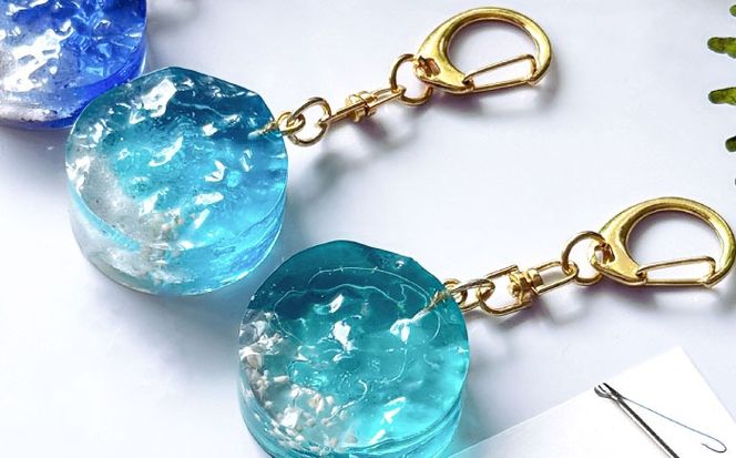 レジンアート 『海のかけらキーホルダー』 丸型 ターコイズ 【沖縄の星の砂入り】キーホルダー レジンアート 海 雑貨 おしゃれ 沖縄市 / Kays Artistry[BCAG026]
