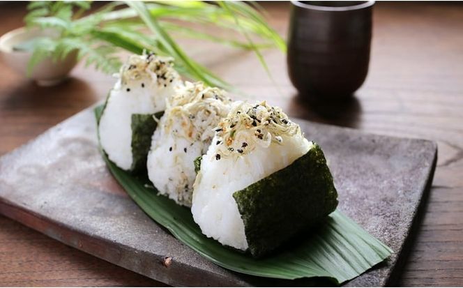 ちりめんの旨みをずっと感じられるふりかけ ちり旨ふりかけ 味ゴマひじき 3個セット【ちりめん ちりめんじゃこ あみえび アミエビ 牛窓ちりめん ごま ふりかけ カリカリ おにぎり 混ぜご飯 ご飯のお供 岡山 瀬戸内市 牛窓 服部水産 】 [№5735-3298]