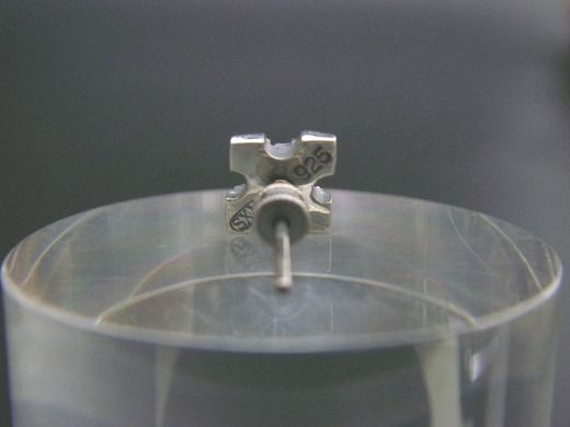 Pyramid cross pierce