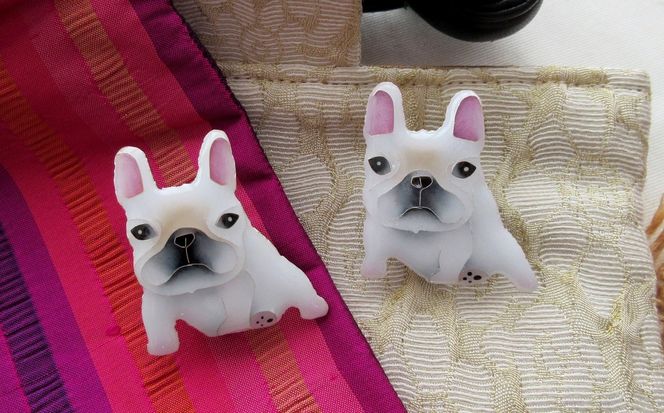 【ヒロミ・アート】フレンチブルドッグブローチ(白) [ 京都 嵐山 東山 京七宝 純銀製 犬 人気 おすすめ 装飾品 かわいい ギフト プレゼント お取り寄せ 通販 送料無料 ふるさと納税 ] 261009_B-XQ01VC04