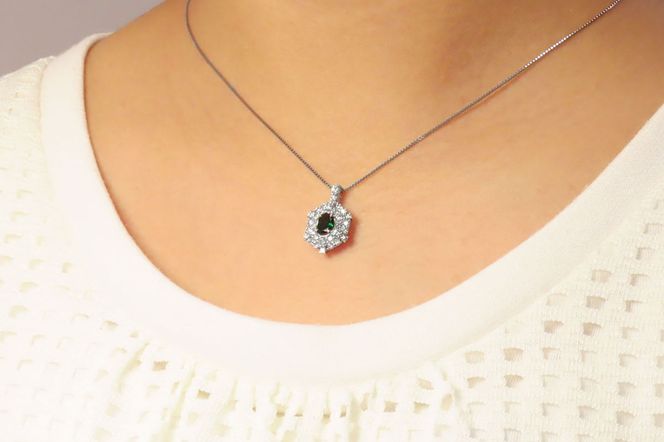 PT（プラチナ）　グリーンガーネットダイヤモンドペンダント　MJ-1136  プラチナ ダイヤモンド ペンダント ネックレス ジュエリー 宝石 グリーンガーネット アクセサリー 宝石鑑別書付き 山梨 富士吉田