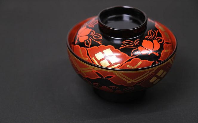 秀衡塗　煮物椀(椿紋・黒内古代朱)　2個 / 漆器 お椀 吸い物椀 煮物椀 おわん 食器 ふた付き セット 漆椀 漆塗 うるしぬり 手塗り 木製 伝統工芸品 和 お正月 高級 結婚 新築祝い お祝い 贈答 贈り物 プレゼント ギフト 香典返し お返し おもてなし