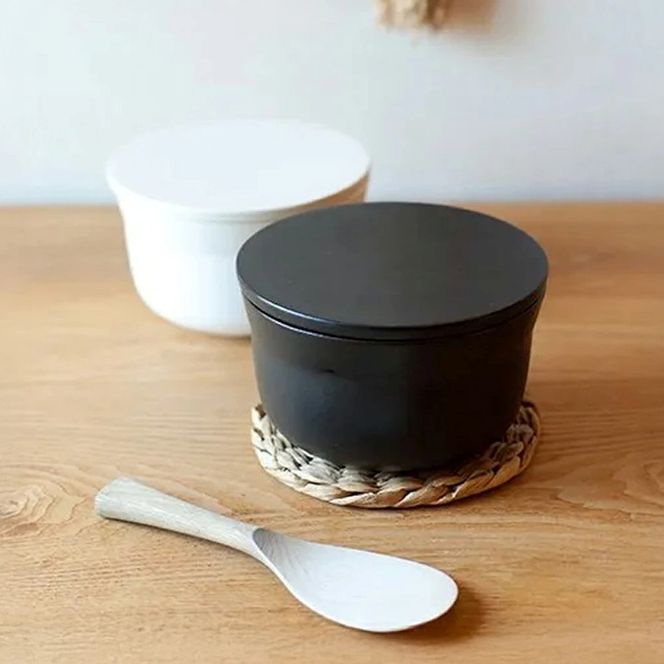 【萬古焼（ばんこやき）】ごはんを美味しく保存するスタイリッシュなおひつ 4th-market ヤソハチ お櫃 一合半 白1個【八十八、おひつ、米、新米、レンジ、保温、保冷、万能、おしゃれ、かわいい、結婚祝、出産祝、セット、贈答、普段使い、手作り、一人用、家庭用、一人暮らし、家族、ファミリー、新生活、三重県 四日市市 ふるさと納税】