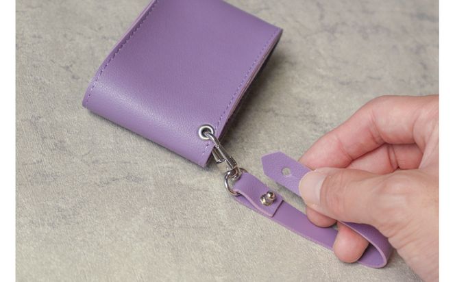 【パープル】毎日の“ときめき”を仕込めるリップケース　リップクリームホルダー　キーホルダーストラップ【ミラー付き・3本入る】 232238_CM032VC01