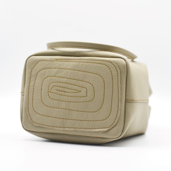 益子の革工房maharoの巾着バッグ（M）ベージュ (AX140-4)