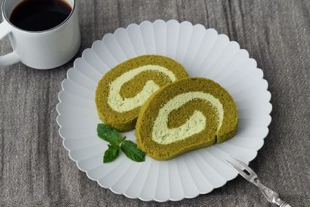 【プレミアム米粉ロールケーキ】新緑ロール【グルテンフリー 誕生日 ギフト 洋菓子 焼菓子 嬉野茶】(H053291)
