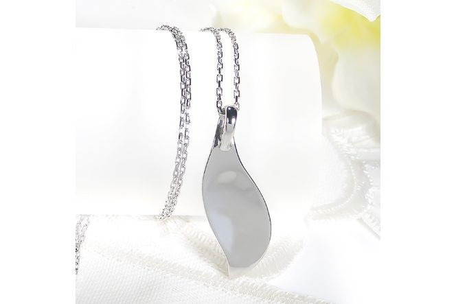 桜彫刻 ネックレス プラチナ PT900 【f118-pt】 [オーダーメイドジュエリーメイ 山梨県 韮崎市 20745082] ジュエリー アクセサリー 桜 リーフモチーフ 手彫り 和柄 花模様 ペンダント