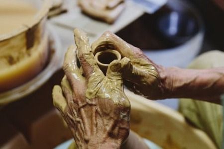 【陶芸作家　勝田文博】和紙染山吹文大皿 【神埼市 伝統工芸 粉引き 鉄絵 草花 窯元 日の隈窯】(H025157)