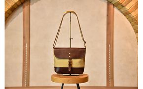 近江牛レザーと地産帆布で作ったショルダーバッグ　ダークウォルナット　横型【CC27W】