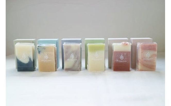 【マツリカサボン】 オーガニック石けん６種類セット（ラベンダー・ヤマブドウ・クロモジ・ひのきベルガモット・酒かす椿・奥出雲ローズ）/ オーガニック せっけん 自然素材 石鹸 岡山 真庭 肌にやさしい こだわり 手作り 無添加 ハーブ セット ギフト フルサイズ MATSURIKA SAVON (MATSU-13) 【savon003-01】