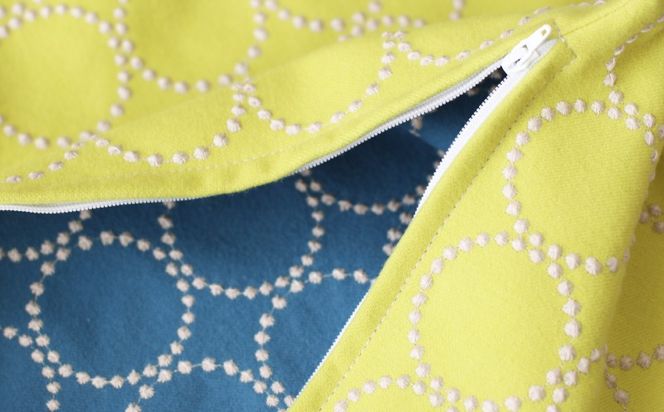 クッション おしゃれ タンバリン イエロー 正方形 約 45 × 45cm ミナペルホネン dop tambourine 生地 刺繍 ソファ 家具 インテリア 秋山木工 秋山木工株式会社 静岡県 藤枝市