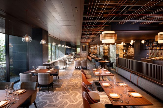 【ヒルトン京都】１泊朝食付ペア宿泊券《ツインまたはキングゲストルーム》 ［ 京都 三条 河原町 超好立地 ホテル 宿泊券 チケット 人気 おすすめ ルーフトップ バー フィットネス プール 女子旅 クーポン ギフト 人気 おすすめ 宿泊 旅行 観光 ふるさと納税 ］ 261009_A-LA091