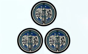 チタン製ミニチュアマンホール『王寺町』3枚組 雑貨 日用品 