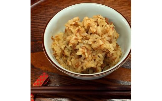 土佐のかつおめし（しょうゆ・しょうが味） 2～3合用 各3袋セット/ 混ぜご飯の素 鰹めしの素 カツオめし 生姜 醤油 食べ比べ おにぎり お弁当 ごはん 混ぜ込み【有限会社　浜吉ヤ】 [BQBK003]