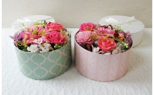 【日付指定可能】プリザーブドフラワーBOXアレンジメント 薔薇 バラ ギフト プレゼント ラッピング 産地直送 インテリア お花 フラワー H193-023