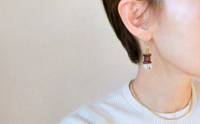 wood spool ピアス アクセサリー 1個【シンプル クリスタル 木製 天然石 ゴールド クール シャープ 可愛い ギフト プレゼント ハンドメイド 手作り  職人 上品 華やか  ドレス 大人の雰囲気  ラッピング 母の日 結婚式 Q 北海道 幕別町】