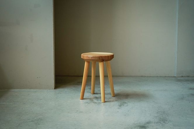 杉の丸スツール 座面320mm × 高さ440mm 304018_CM007