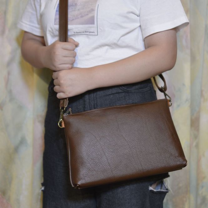 益子の革工房maharoのショルダーポーチ（L）キャメルブラウン｜栃木県 益子町 ふるさと納税 ショルダーポーチ 牛革 手作り (AX107-1)