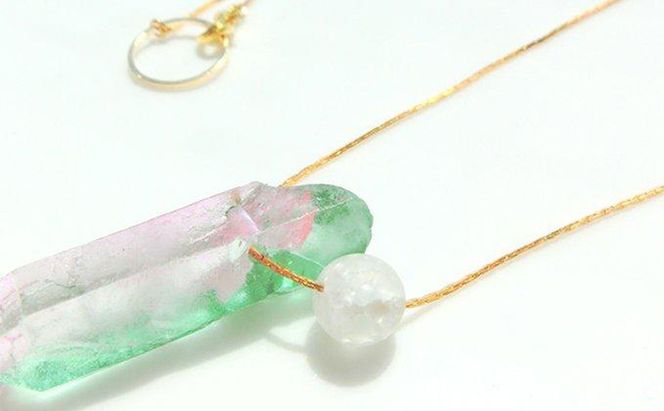 sweetie ネックレス アクセサリー 1個【シンプル  グラデーション グリーン ピンク クリスタル 可愛い ハンドメイド 手作り  職人 上品 大人な雰囲気 ギフト プレゼント ラッピング 結婚式 普段使い Q 北海道 幕別町】