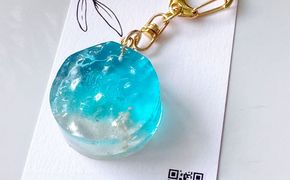 レジンアート 『海のかけらキーホルダー』 丸型 アクアブルー 【沖縄の星の砂入り】キーホルダー レジンアート 海 雑貨 おしゃれ 沖縄市 / Kays Artistry[BCAG025]