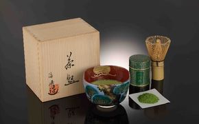 海鋒作清水焼抹茶碗セット(春香の昔40g、抹茶碗、茶せん)〈宇治抹茶 抹茶 お茶 茶 緑茶 粉末 セット 上質 茶道 抹茶碗 飲料 木箱 工芸品 日用品〉 飲料類 