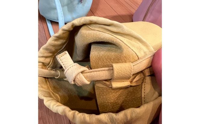 墨田区産ピッグレザー2Way巾着バッグ ファッション カバン 財布 スマートフォン ポーチ 必需品 ペットボトル 日常使い 収納力 斜めがけ 革 柔らかさ 