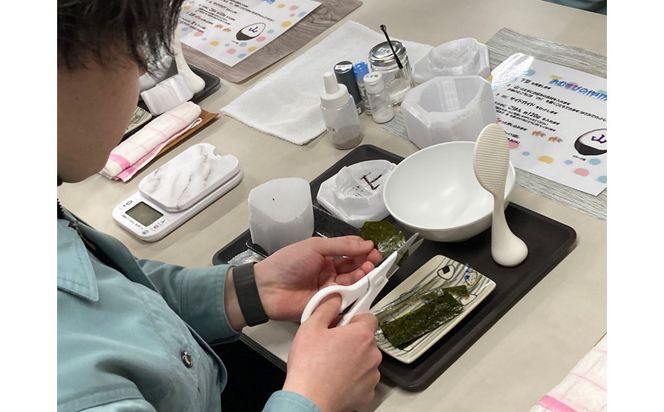 自動車の金型を手がける会社が作った【おむすび型】を使って、”飯盛おむすび作り”に挑戦！！ 272183_EN002