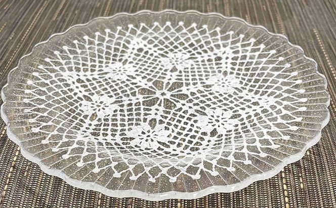 レース模様の丸皿 工芸品 食器 ガラス工芸品 ガラス製 