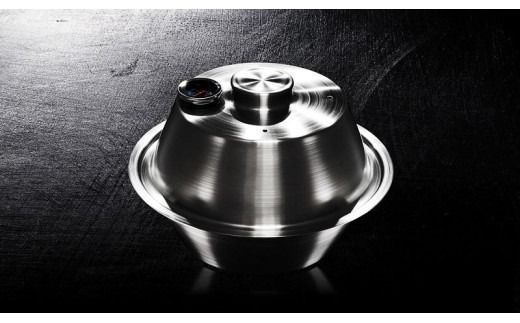 世界初　冷燻機能搭載　ヘラ絞り加工によるステンレス製大型オーブン燻製機