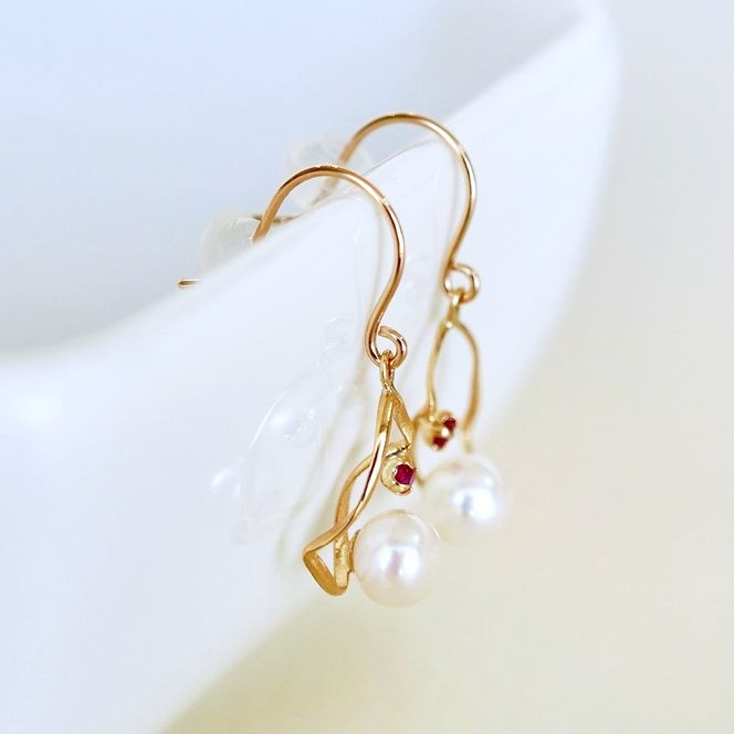 K10YG(10金) イエローゴールド 揺れる ルビー&パール ピアス 保証書付 G-034 242-044-a