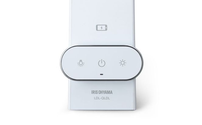 LEDデスクライトQi充電シリーズ 縦置きタイプ 調光・調色 LDL-QLDL-W ホワイト デスクライト LED 調光 調色 ワイヤレス充電 おしゃれ アイリスオーヤマ スタンドタイプ Qi充電 勉強 テレワーク