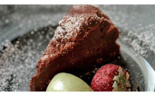 【 定期便 6ヶ月 】 スイーツコンテスト 日本一 シェフ の「 とろける 生 ガトーショコラ 」 5号 手作り ケーキ チョコ チョコレート ショコラ 誕生日 バースデーケーキ 誕生日ケーキ クリスマス クリスマスケーキ 定期便 6ヶ月 [CF018ci]