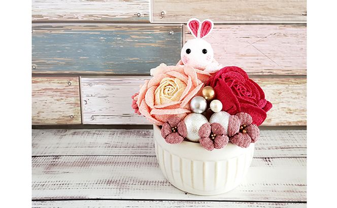 つまみ細工 ココットうさぎ～sweet～ 工芸品 置物 手作り 職人 手仕事 伝統工芸 和風 かわいい インテリア うさぎ バラ 受注生産 つまみ細工工房ちより。 送料無料 岐阜県 安八町