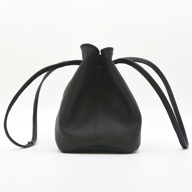 益子の革工房maharoの巾着バッグ（S）ブラック (AX141-3)