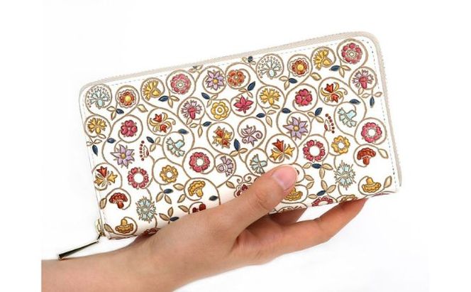 【文庫屋大関】 大容量　ぐるっとファスナーの長財布　金唐小花【皮革工芸品】 ファッション小物 民芸品 