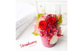 【母の日】ストロベリージェラート ＜お届け日：2026年5/4～5/10 当店おまかせ ＞母の日カード付き【 母の日 ギフト アレンジ 花 贈り物 大阪府 門真市 】 272230_BG144