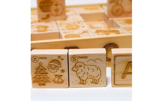 YKS004　山のくじら舎 ABCつみき 積み木 知育玩具 おもちゃ 英語 アルファベット 1歳 2歳 3歳 4歳 ギフト 包装 ラッピング プレゼント 贈り物 贈答 出産祝い 誕生日祝い のし 熨斗対応 高知県産