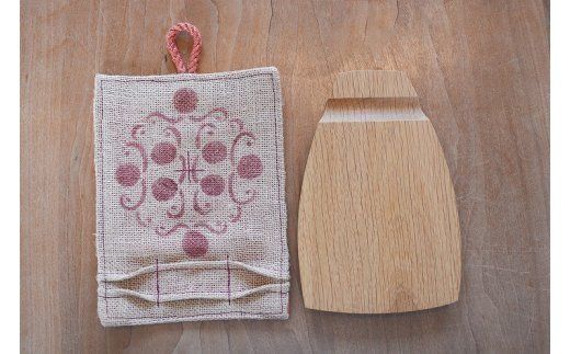 ＜ワインボトル・コースター2枚セット(木製、手染め綿麻素材 赤各1枚)＞ K15_0003_1