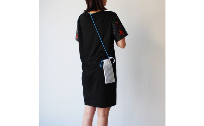 香川県産 プリーツ ポシェット・ストライプ［ ブルー １点］軽やかで上品な透け感のあるサコッシュ 372013_LJ014VC01