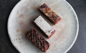 ブラウニー 3個セット 沖縄フレーバー (パイナップルミントマリーゴールド ・ 黒糖カラキ ・ シークヮーサー月桃) 沖縄市 / Lives Chocolate[BCEI007]