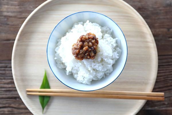 ハナブサ醤油 万能調味料 しょうゆの実セット 70ml×5袋 しょうゆの実 えごま 唐辛子 ごはんのお供 調味料 1823年創業 老舗の味 家庭 普段使い 発酵食品