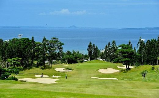 チケット 土・日・祝日 ゴルフプレー券 4名 (恩納村・1ラウンド )【美らオーチャードゴルフ倶楽部】