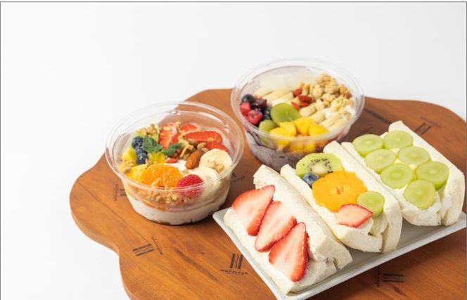 G2956 季節のフルーツのグリークヨーグルト 1個＆アサイーボウル 1個＆フルーツサンド 3個 定期便 12回 12か月【毎月配送コース】