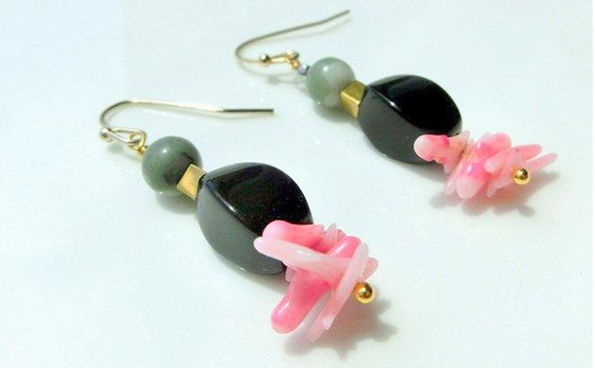 pink frill ピアス クリスタル アクセサリー 1個【シンプル ピンク サンゴ グリーン 天然石 可愛い ハンドメイド 手作り  職人 透明感 上品 華やか ドレス 大人な雰囲気 ギフト プレゼント ラッピング 結婚式 Q 北海道 幕別町】